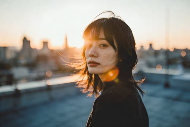 Golden hour rooftop portrait photography prompt — output