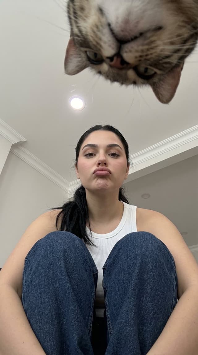 Profile / Avatar - Low-Angle Amateur Snapshot with Extreme Perspective — output