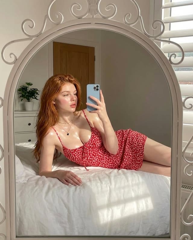 Profile / Avatar - Aesthetic Mirror Selfie in Sunlight — output