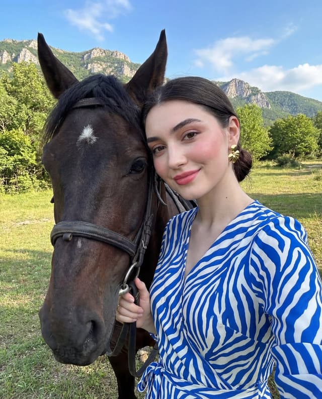 Luxury Lifestyle Portrait Prompt with Horse for Gemini Nano Banana Pro — output