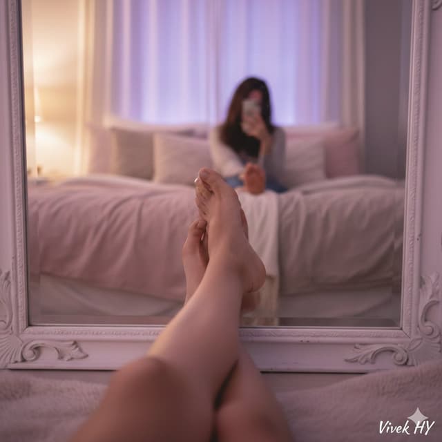 Mirror Pose Selfie Aesthetic Prompt — output