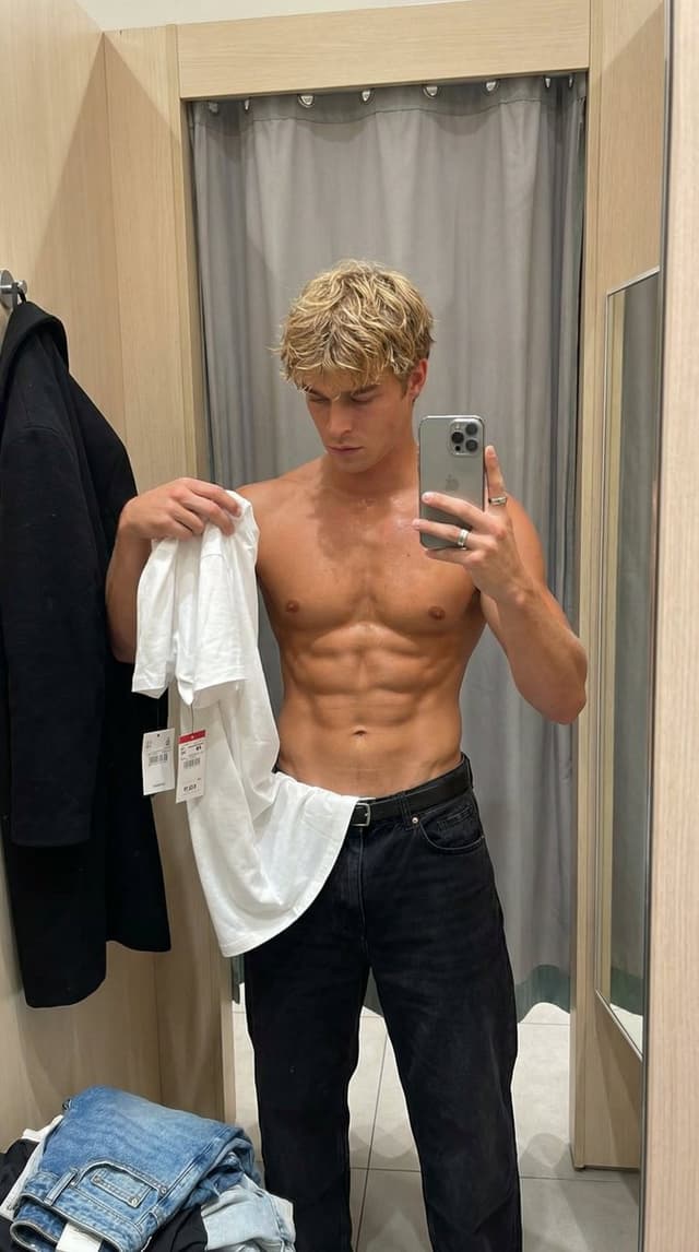 Profile / Avatar - Gym-Bro Mirror Selfie Prompt — output