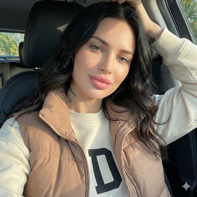 Structured Prompt for Car Selfie Portrait — output