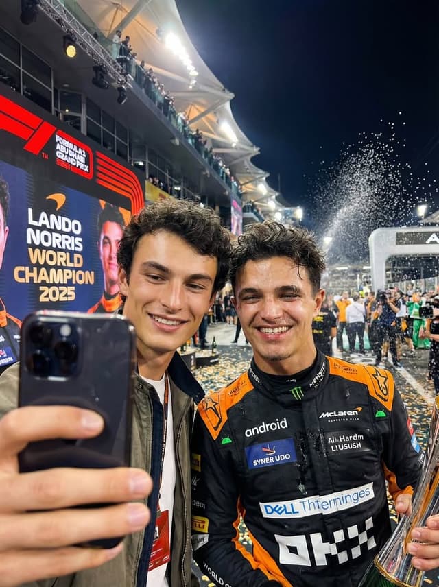 Ultra-realistic selfie with F1 champion Lando Norris — output
