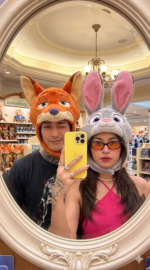 Profile / Avatar - Zootropolis Couple Mirror Selfie Prompt — output