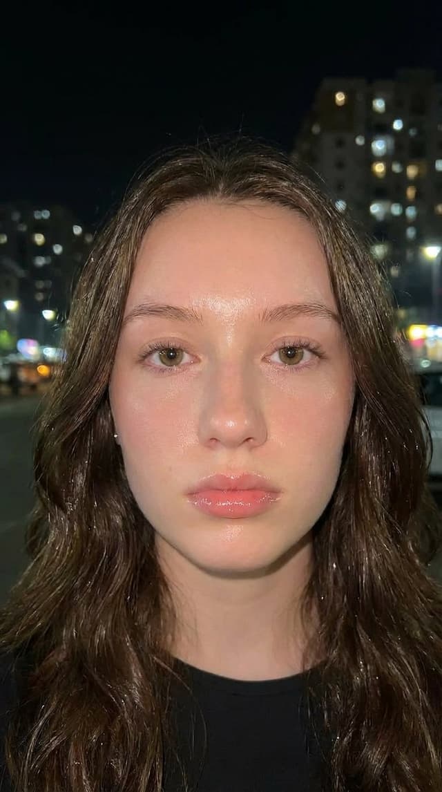Profile / Avatar - Hyper-Idealized Douyin-Style Night Portrait — output