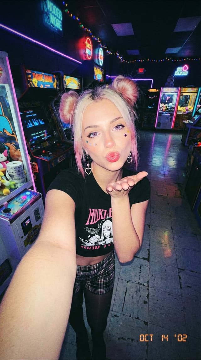 Y2K Grunge Arcade Selfie Portrait — output