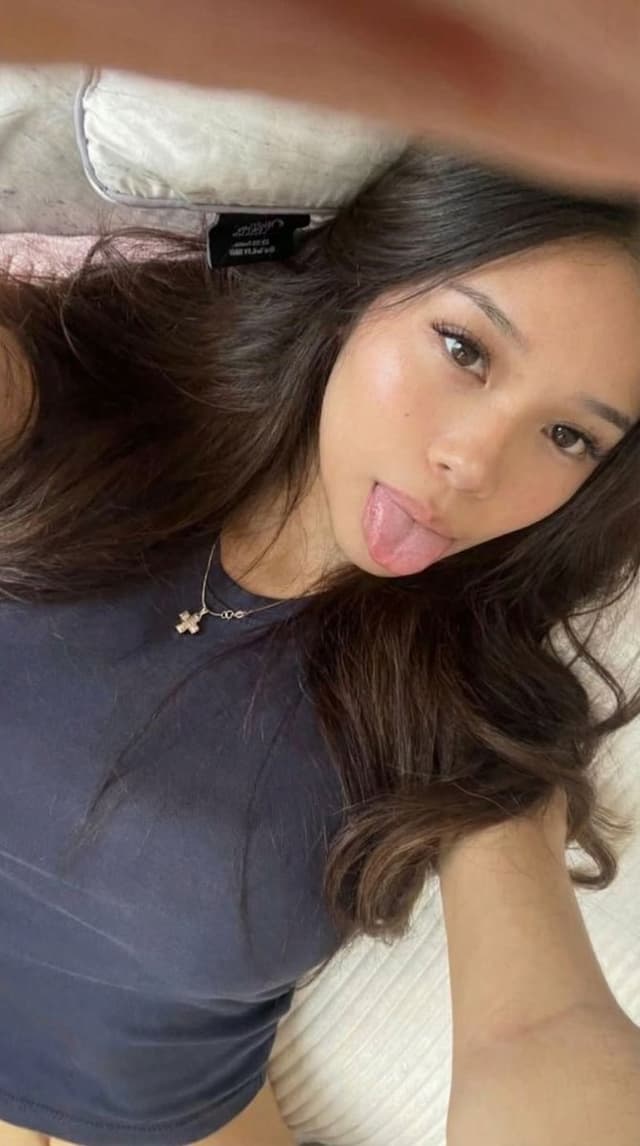 Profile / Avatar - Ultra-Realistic Selfie Prompt (Playful Expression) — output