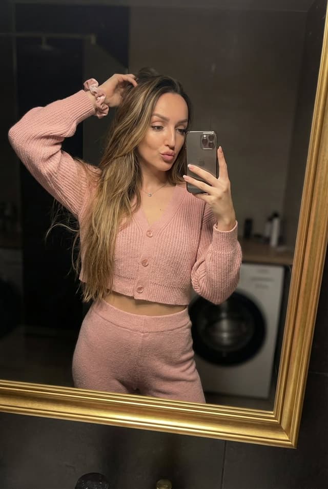 Profile / Avatar - Mirror Selfie in Pink Lounge Set with Identity Anchor — output